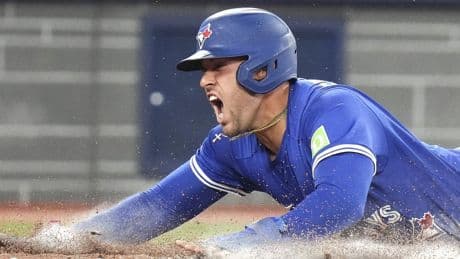 Barger keys three-run eighth as Jays top Twins 9-8