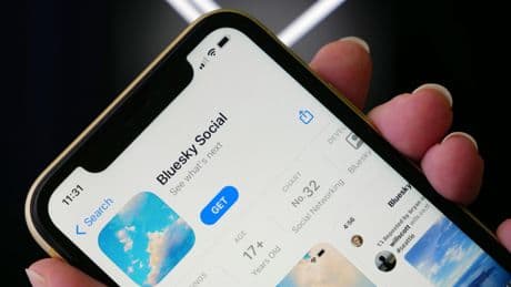 Deux ans après la métamorphose de Twitter en X, les succès contrastés des plateformes concurrentes