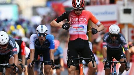 Turner sprint verrassend naar ritzege Vuelta, Vingegaard raakt rode trui kwijt