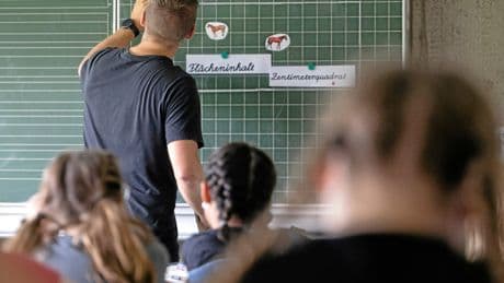 Abschiebungen | Vom Pausenhof in den Abschiebeflieger