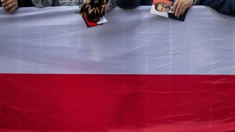 Présidentielle: la Pologne aux urnes pour une élection serrée