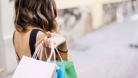 Salari su per gli italiani. Così si torna a spendere