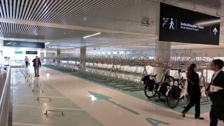 Les écologistes lyonnais inaugurent le plus grand parking à vélo de France avec 1500 places reliées à la gare Part-Dieu