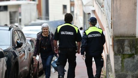 Bildu no «condena» la expulsión de dos policías en txosnas de Beasain