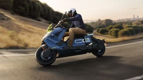 BMW propone nuevos colores y equipamiento opcional para su eléctrico CE 04