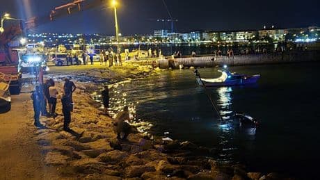 Silivri'de otomobil denize uçtu