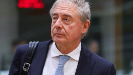 StM manterrà le fabbriche in Italia. Urso chiede un impegno a investire