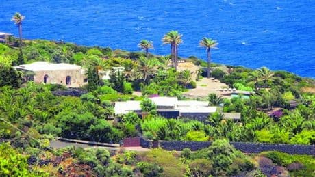 Lo yacht Maìn da 65 metri e le ville a Forte e Pantelleria nel tesoro del Signor Armani