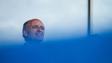 Camps difunde una encuesta que le sitúa como el "presidente" preferido por el centro derecha ante el estupor del PP