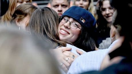 Billie Eilish in Berlin: Die clevere Nahbarkeit eines Superstars