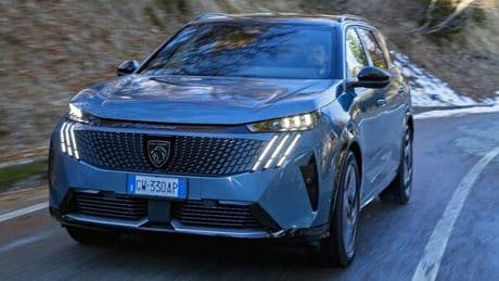 Peugeot punta sul nuovo propulsore Electric 325 Dual Motor. Arriva su E-3008 e E-5008 per esaltare il piacere di guida
