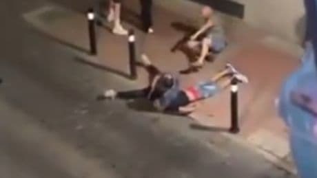 Los vecinos al policía que estranguló a un delicuente habitual: «¡Déjale, que le vas a matar!»