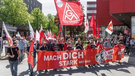 Tag der Arbeit: Tausende demonstrieren am 1. Mai - alles bleibt friedlich
