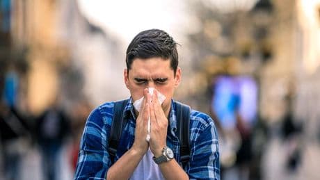 Pharmacist warns hayfever sufferers not to take everyday medication due to dementia risk