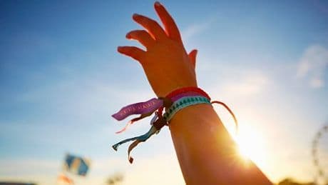 Nach dem Event - Bakterien! Weg mit den Festival-Bändchen