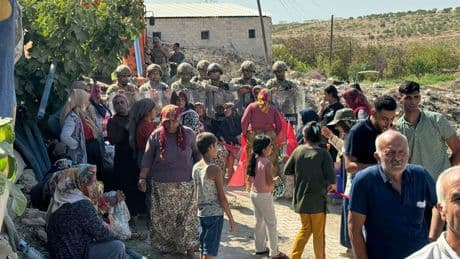 Şanlıurfalıların kanalizasyon suyu protestosu! Kalabalık jandarmayla karşı karşıya geldi