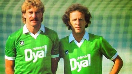 Camisetas para la historia: el club que debe sus colores a un licor local