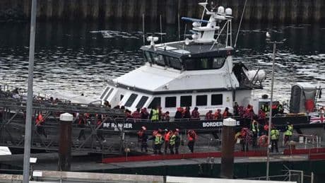 Immigration : Londres annonce avoir arrêté les premières personnes sous le coup du traité franco-britannique