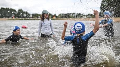 « Certains ont une peur bleue de l’eau » : en Gironde, des cours gratuits pour aider les enfants à apprendre à nager