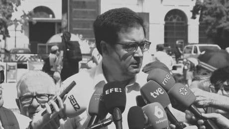 La máquina del fango existe, pero está dentro del Gobierno