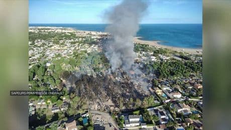 Hérault: un important incendie en cours dans un camping au Cap d'Agde, deux personnes légèrement blessées