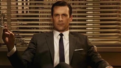 "L'haleine était délicieuse": fausses cigarettes et eau à l'oignon, Jon Hamm raconte les dessous du tournage de "Mad Men"