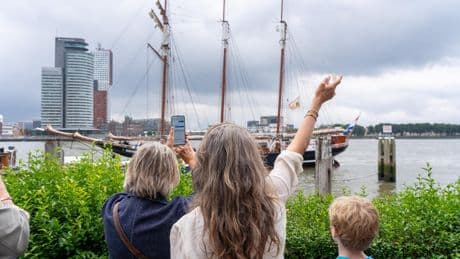 Historische driemaster Oosterschelde keert terug na epische reis van 47.143 zeemijlen: ’De Straat van Magellaan was nog even spannend’