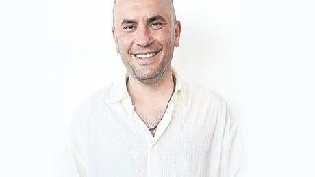 ‘Tiyatro tek başına karın doyurmuyor’