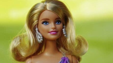 Dazi, Trump minaccia una tariffa del 100% su Barbie: «Se Mattel lascia gli Usa, niente più giocattoli qui»