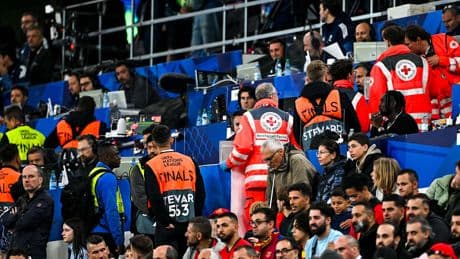 Drama in der Allianz Arena - Fan (34) stürzte 8 Meter in den Tod