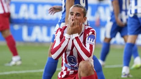 El Atlético se descuelga en tres jornadas: solo saca un empate ante el Alavés tras un polémico gol de Giuliano
