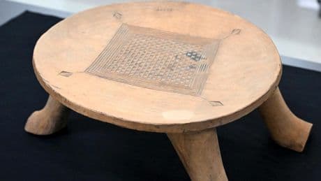 Bénin: le «kataklè», 27e pièce du trésor royal d’Abomey, de retour 133 ans après avoir été pillé