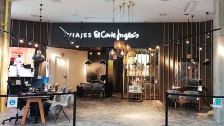 En una era en la que todo se reserva por internet, alguien ha redoblado su apuesta por la "agencia de viajes": El Corte Inglés