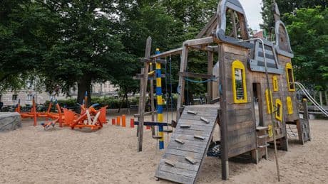 Kind (1) auf Intensivstation - Junge schluckt auf Spielplatz versehentlich Drogen