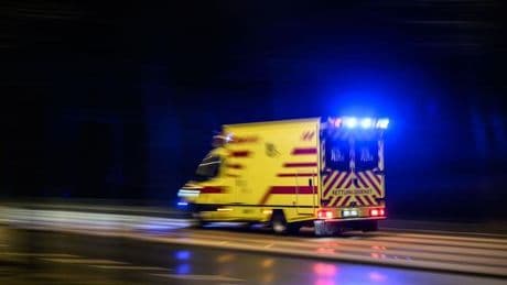Verkehrsunfall: Auto kommt von Fahrbahn ab - Vater und Kind tot