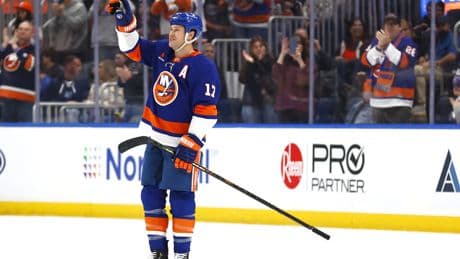 Islanders fan favorite Matt Martin retires — and immediately takes front-office job