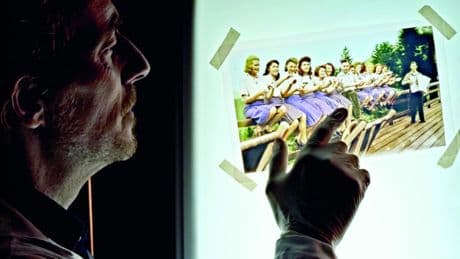 Sergio Peris-Mencheta vuelve al teatro piel con piel con 'Blaubeeren': "es una obra que hace las paces con la historia"