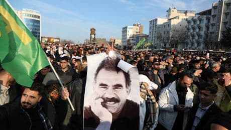 El grupo armado kurdo PKK anuncia su disolución tras 40 años de lucha armada