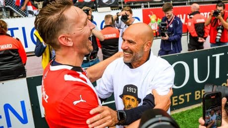 Peter Bosz over Luuk de Jong: ’Het liefst had ik hem erbij gehouden, maar we moeten wel door’