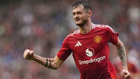 Manchester United striker leaves on season-long loan deal after goal struggles