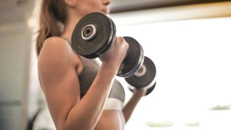 Los mejores alimentos para incluir la creatina en tu dieta y ganar fuerza en los músculos