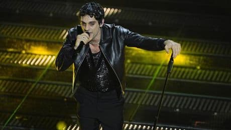 Bresh come Alvin Superstar, un problema all’autotune gli trasforma la voce in concerto | Il video virale