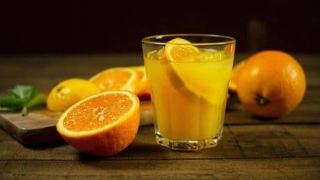 El zumo de naranja no eleva la insulina más que la fruta entera