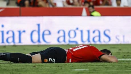 El polémico gol de Ferran Torres con Raíllo tirado en el suelo