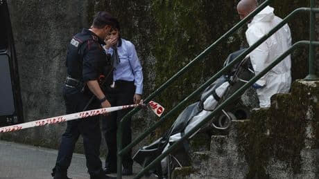 Qué se sabe del cruel asesinato de una niña de 13 años por su padre en Bilbao: la madre logró huir herida y avisó a la Policía