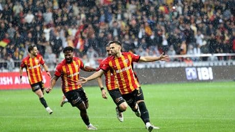 Cardoso tarihe geçti, ilk kez hat-trick yaptı