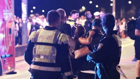Düsseldorf: Feuerwerk explodiert in Menschenmenge bei Rheinkirmes