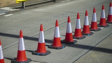 El significado de los conos de carretera en función de su color