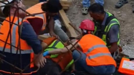 Kalıbın yan yatması sonucu 2 inşaat işçisi yaralandı