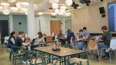 Tous les coups sont permis pour attirer les talents de l’IA